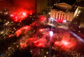 Kako se proslavlja istorijski uspeh - 100.000 navijača "zapalilo" Atinu